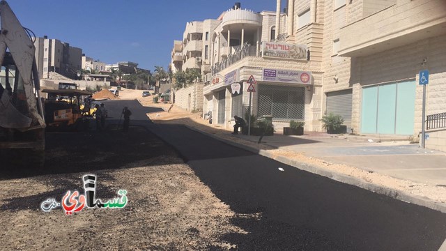 فيديو : تعبيد شارع جبل عوني ومدرسة الحياة بعد طول انتظار ومصاعب عدة بمشاركة رئيس البلدية الذي اكد على استمرار حملة التعبيد